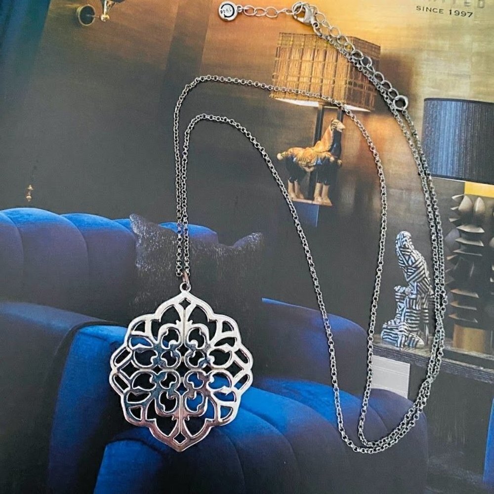 C 1946 Silver Tone Filigree Snowflake Pendant Necklace - Picture 5 of 8